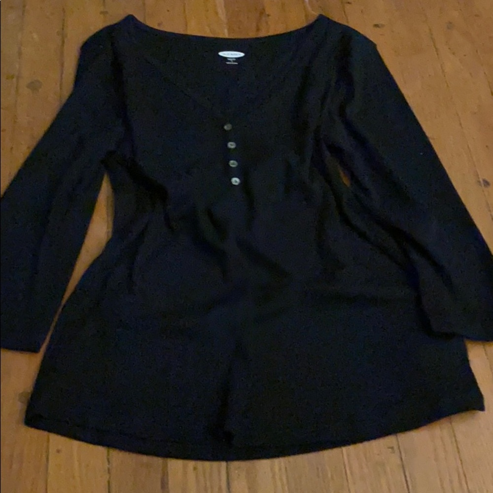 Old Navy black slim fit 3/4 sleeved henley top.